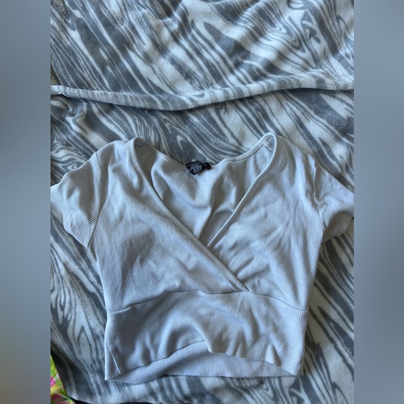 White Top🤍 - Picture 1 of 2